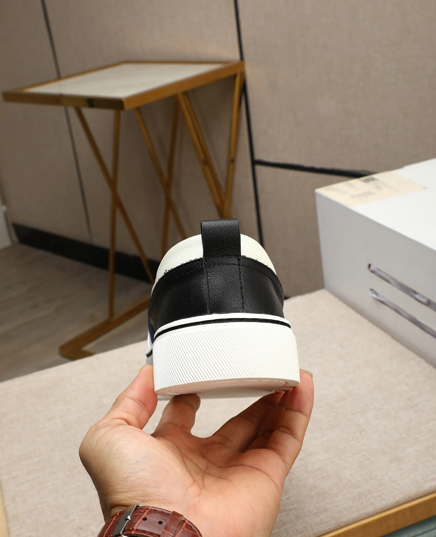 Men's shoes 💰460 GUCCI🔍🔍The latest models are on sale at the same time at the counter. Original calfskin imported from Italy, genuine leather lining, (high-end, extravagant, and classy) with exquisite workmanship. Soles: Original soles specially provided by the original factory. ⚠Exclusive double-layer movable molded soles are super comfortable⚠. Photos of the real thing🎬The real thing is even better🔍🔍"High quality·Follow the order" Code number 38-44